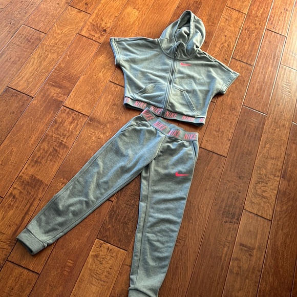 Girls Nike Dri-fit - Picture 1 of 7